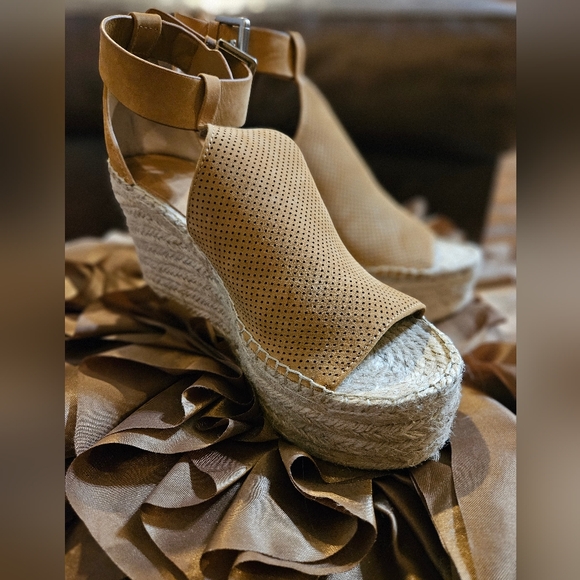 Marc Fisher Natural Suede “Annie” Wedges - Picture 2 of 13